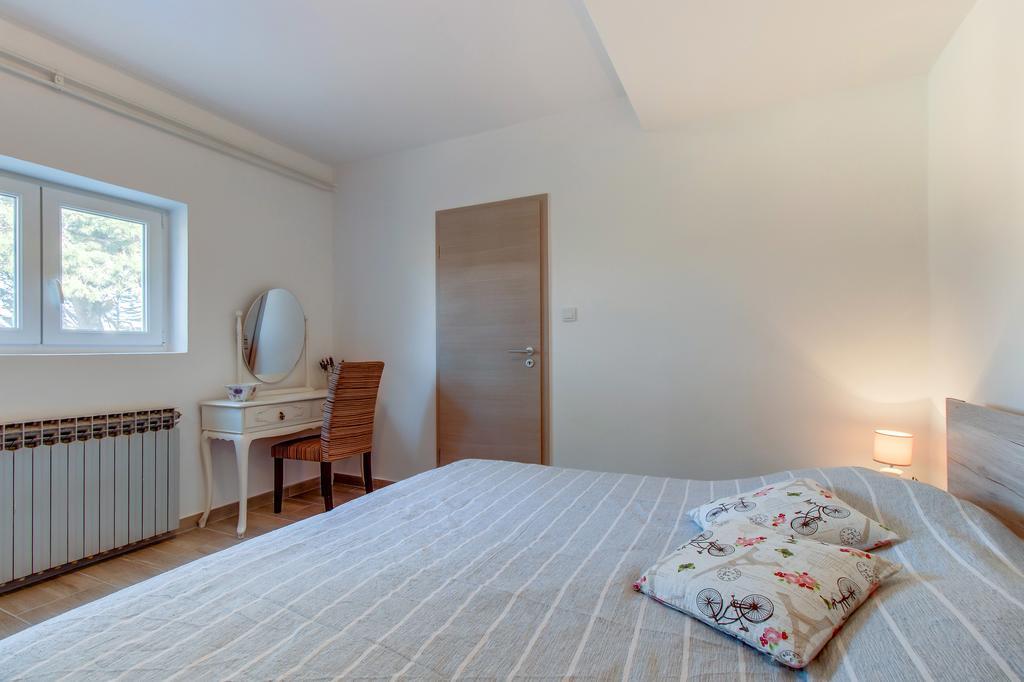 Apartment Senka Mali Losinj Exterior photo