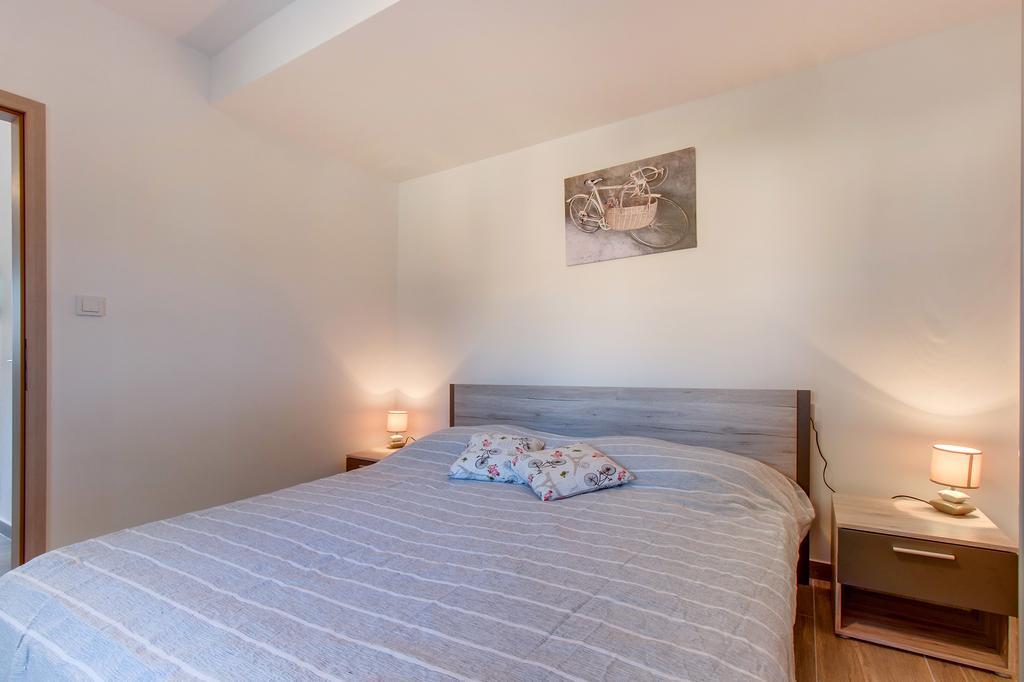 Apartment Senka Mali Losinj Exterior photo