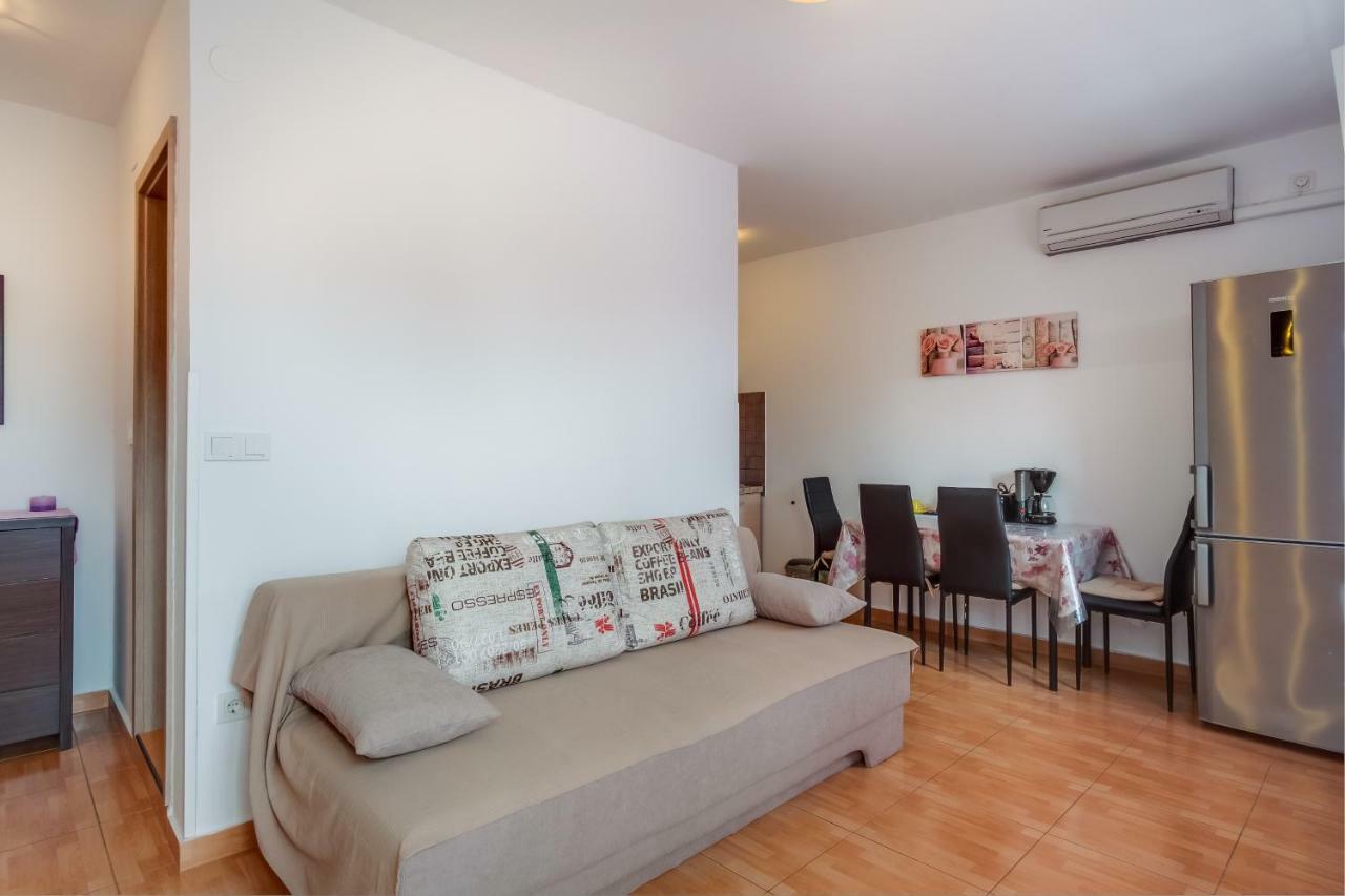 Apartment Senka Mali Losinj Exterior photo